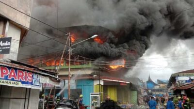 Pasar Raya Padang terbakar