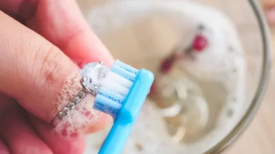 Cara Tepat Bersihkan Perhiasan dari Rumah, Kuncinya Di Sini!