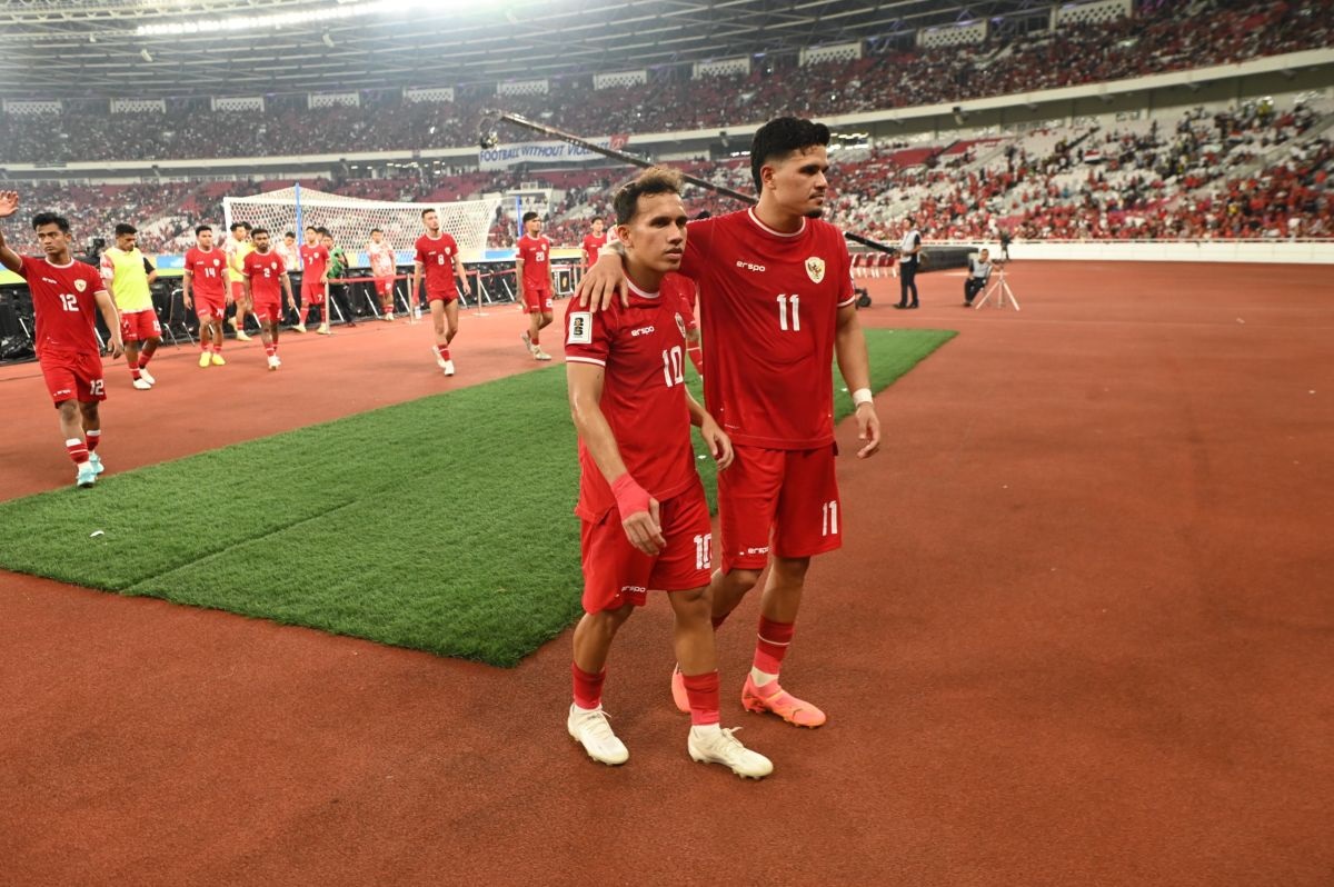 Ragnar Oratmangoen kala membela Timnas Indonesia.
