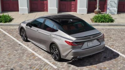 Permintaan Tinggi, Toyota Camry Generasi Baru Dijual dengan Markup Harga