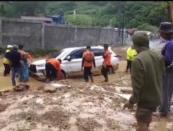 Hujan Deras Picu Longsor, Mobil Dinsos Tertimbun di Kerinci