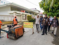 Pemkot Padang Lakukan Perbaikan Jalan Rusak di Kampung Jao
