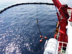 Kecelakaan Kapal di Singapura Sebabkan Tumpahan Minyak di Pantai Sentosa