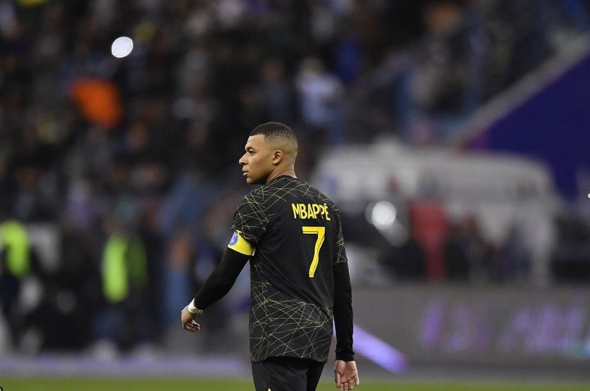 Kylian Mbappe resmi gabung Real Madrid.