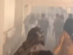 Kebakaran di Revo Mall, Asap Hitam Tebal Selimuti Area