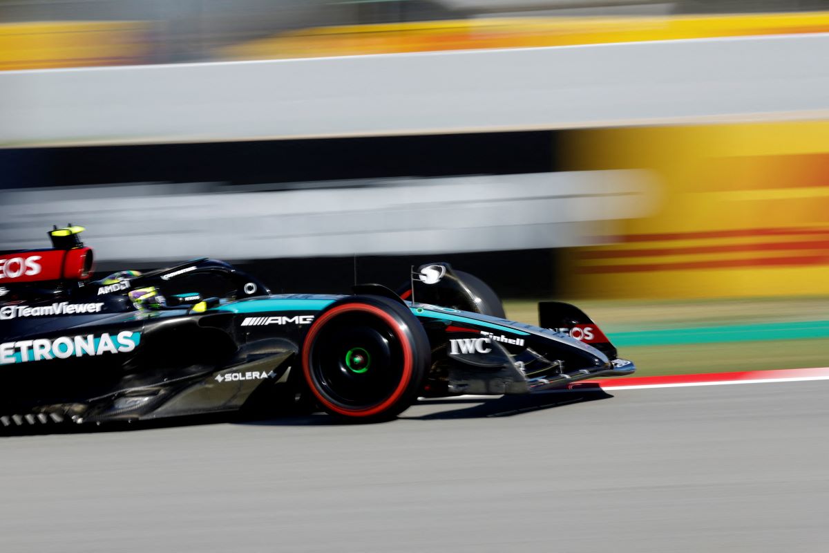 Pembalap Tim Mercedes AMG Petronas, Lewis Hamilton.