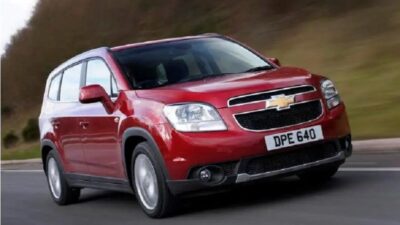 Masalah Mekanik hingga Cuaca, Faktor Mobil Mogok di Rel Kereta