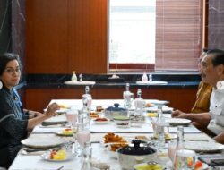 Momen Kolaborasi Sri Mulyani dan Luhut di Kantor Jakarta