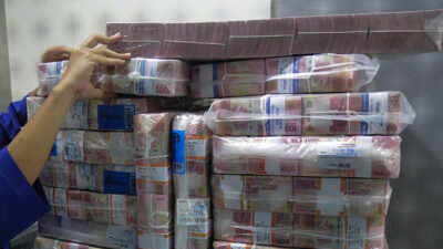 Utang luar negeri Indonesia turun.