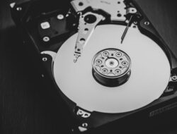 IBM 3380 DASD, Pionir Hard Disk 1 GB dari IBM