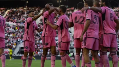 Inter Miami menang 2-1 atas Columbus Crew di MLS 2024 .