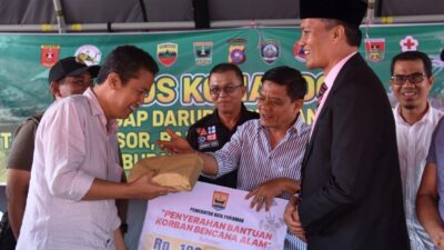 Pemko Pariaman Serahkan Bantuan Uang Tunai Rp 100 Juta ke Kabupaten Agam