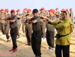 Anggota Kodim 0720/Rembang Beserta Persit KCK Cab XLI Dim 0720/Rembang, Ramaikan Pantai KJB