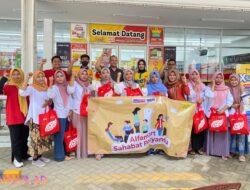 Makin Antusias, Kehadiran Warga Padati Posyandu Alfamart bersama Sweety di Teras Toko Alfamart Sedan