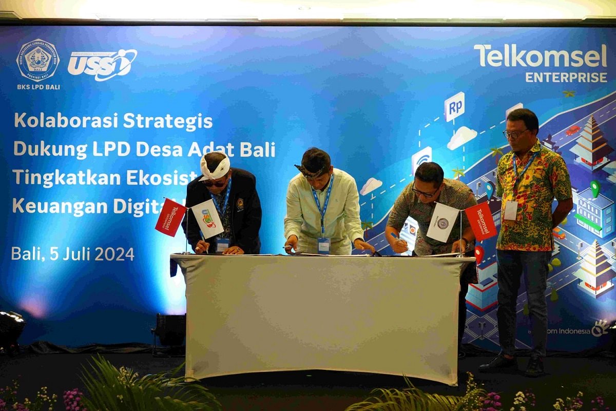 Kemitraan Telkomsel Enterprise dengan PT USSI dan LPD Bali.