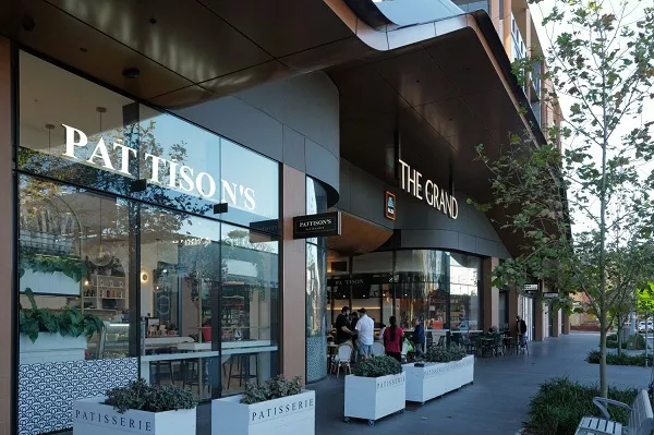 Perusahaan Milik Iwan Sunito Akuisisi Mal Crown Group.