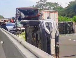 Evakuasi Kecelakaan 10 Kendaraan di Tol Cipularang Berjalan Lancar
