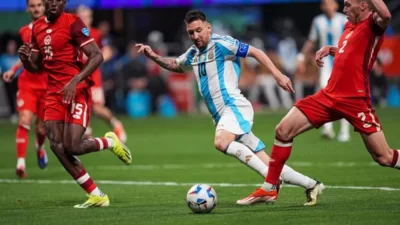 Aksi Lionel Messi di laga Argentina vs Kanada di fase grup Copa America 2024.