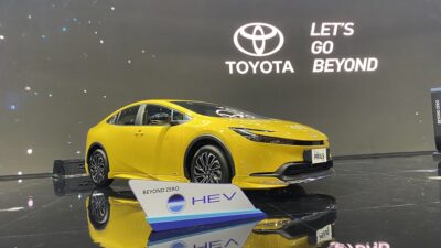 Spefisikasi Toyota Prius HEV.