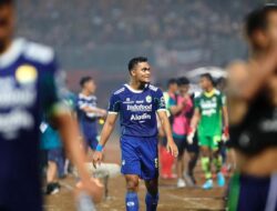 Rachmat Irianto dan Sahabatnya Berlibur di Surabaya, Ajakan ke Persib Bandung Diutarakan