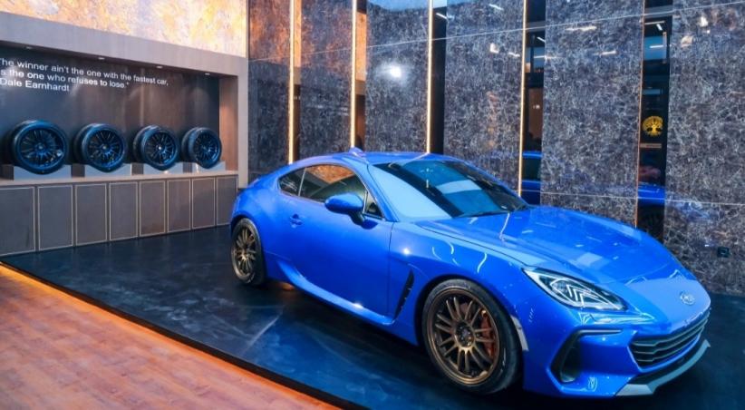 Konsep bengkel mobil saat ini berubah menjadi tempat nongkrong (hangout) mengasyikan.