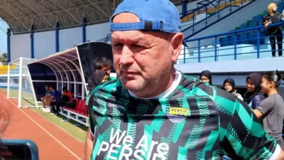 Bojan Hodak merasa Persib Bandung masih kekurangan pemain