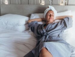 Tidur dengan Rambut Basah, Waspada Iritasi dan Jerawat