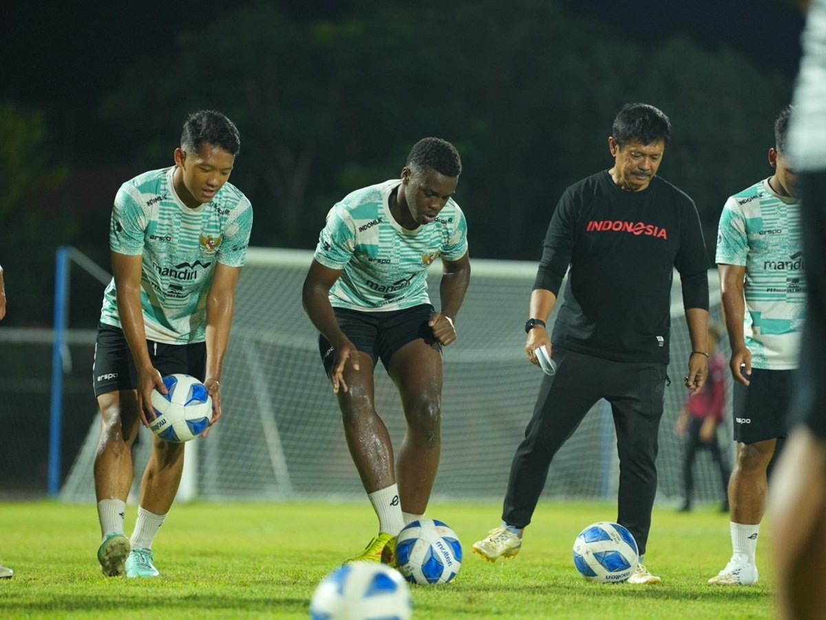 Indra Sjafri bersama para pemain Timnas Indonesia U-19.