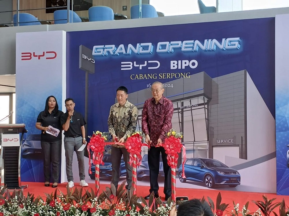 BYD resmikan dealer di Serpong.