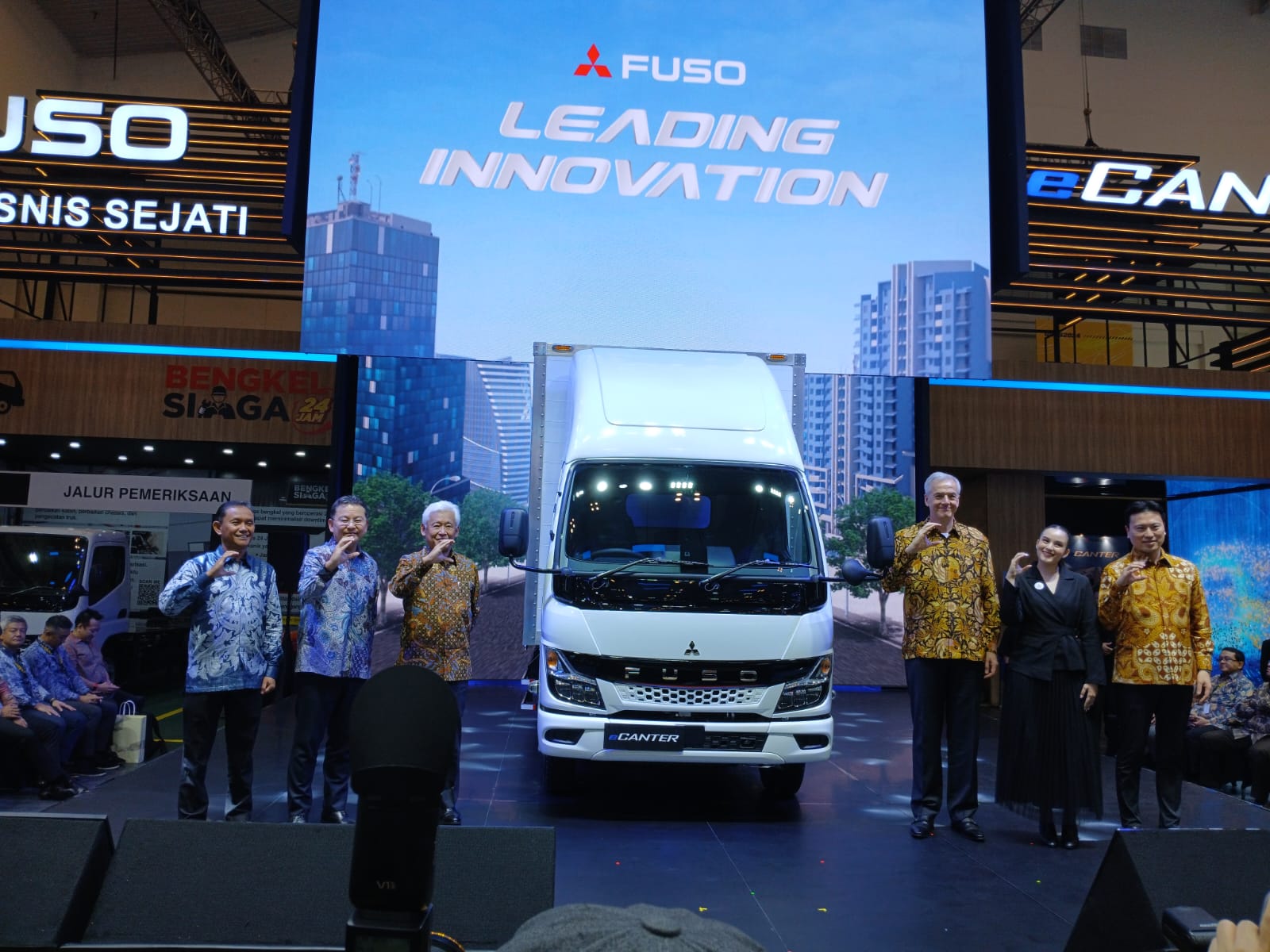 Fuso resmi memperkenalkan eCanter di GIIAS 2024. Namun mereka belum merilis harga resminya.