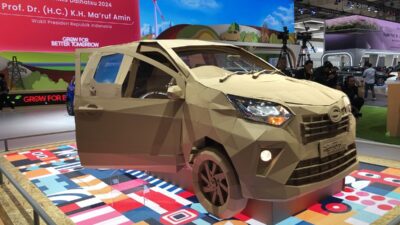 Daihatsu Sigra terbuat dari kardus pada GIIAS 2024.
