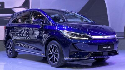 BYD M6