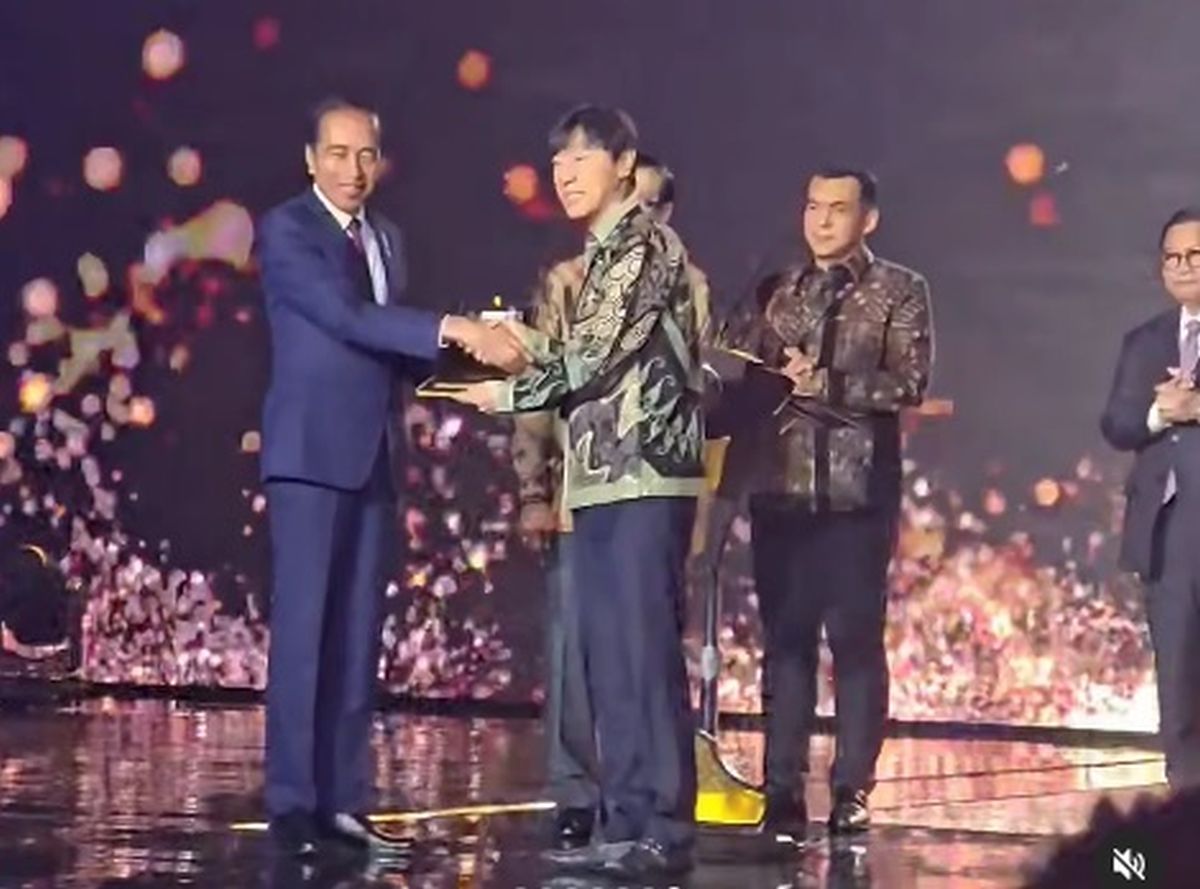 Shin Tae-yong mendapatkan golden visa dari presiden Jokowi.