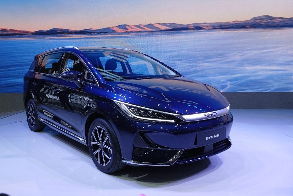 M6 jadi sorotan pengunjung, berapa target Penjualan BYD di GIIAS 2024?