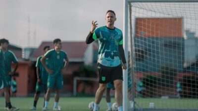 Pelatih Persebaya Surabaya, Paul Munster