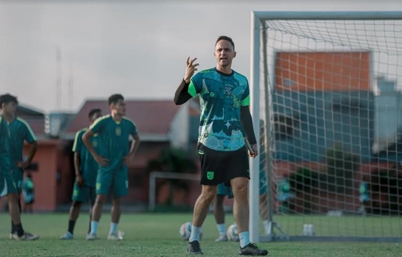 Pelatih Persebaya Surabaya, Paul Munster