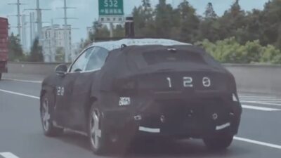 Mobil listrik baru Xiaomi sedang tes jalan