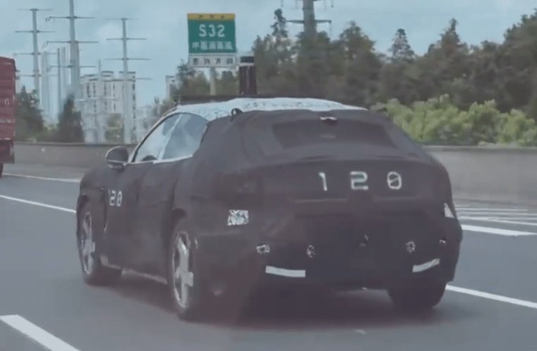 Mobil listrik baru Xiaomi sedang tes jalan