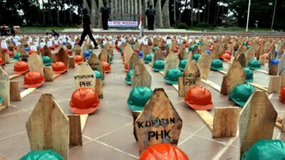 PHK massal industri tekstil.