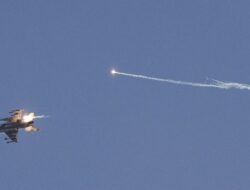 Polisi Inggris Tetapkan Tommy Robinson sebagai Provokator Kerusuhan