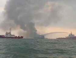 Kapal Tanpa Penumpang Terbakar di Semarang