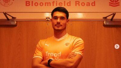 Debut Solid Elkan Baggott, Blackpool Cukur Burton Albion 4-0