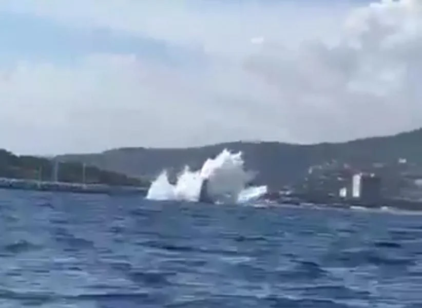 Pesawat Kuno Terjatuh