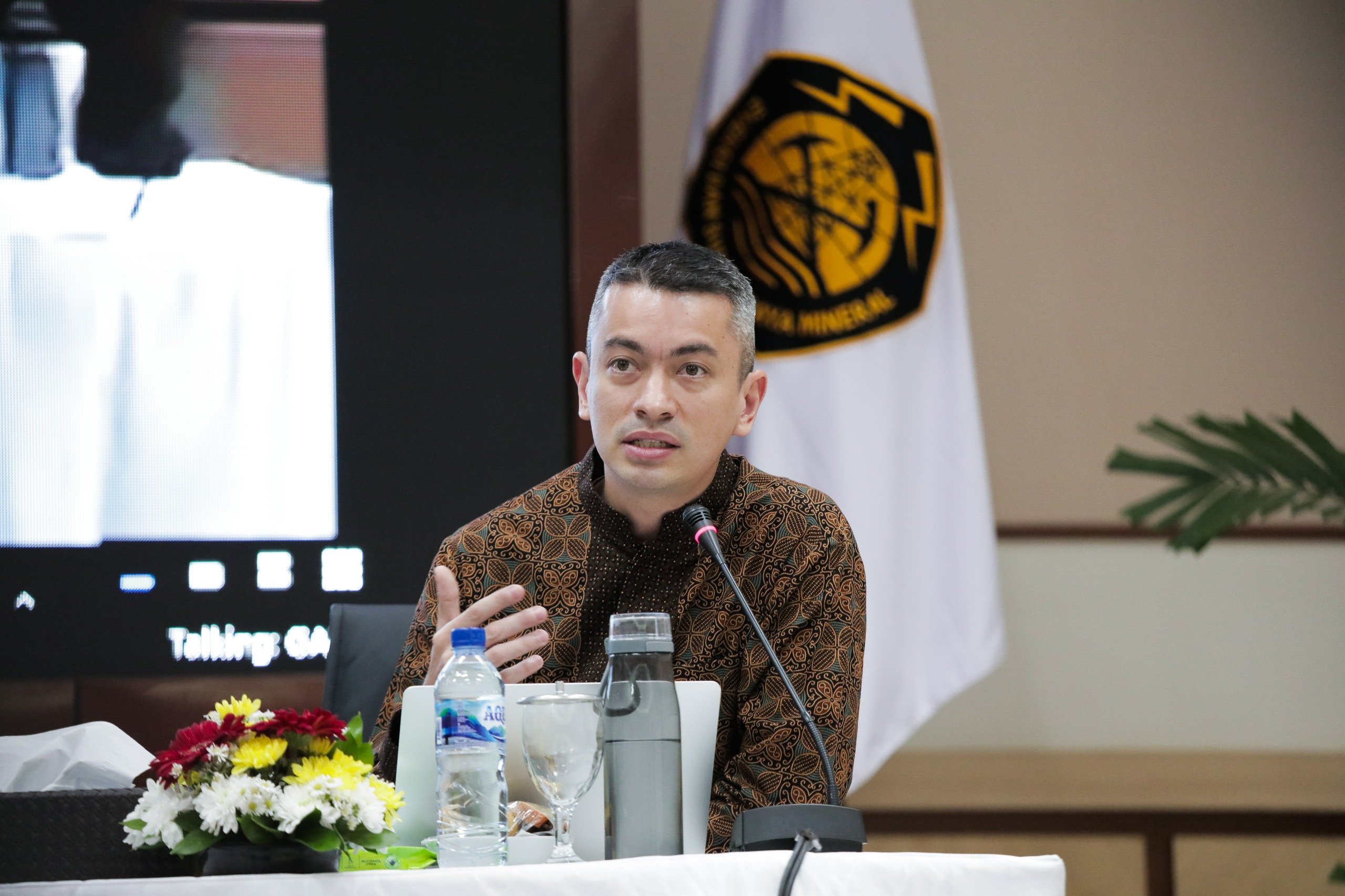 Sekertaris Jenderal Asosiasi Ekosistem Mobilitas Listrik (AEML), Rian Ernest saat menyampaikan tanggapan terkait terbitnya Peraturan Menteri Energi dan Sumber Daya Mineral (ESDM) Nomor 7 Tahun 2024 tentang tarif tenaga listrik pada Rabu (31/7/2024)