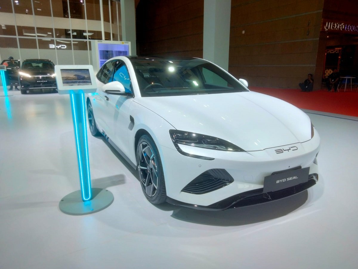 Seal mobil termahal BYD tapi jadi yang terlaris, ini alasannya.