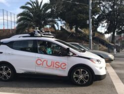 Cruise dan Uber Jalin Kerja Sama untuk Layanan Taksi Otonom 2024