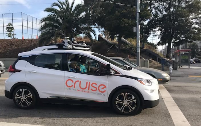 Uber bakal operasikan taksi robot milik Cruise mulai tahun depan.