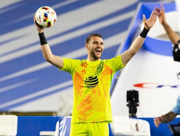 Shin Tae-yong tak jamin Maarten Paes bakal jadi kiper utama Timnas Indonesia.