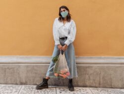 Jeans Potongan Longgar Mengungguli Slim di Kalangan Anak Muda