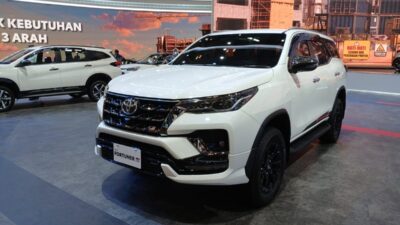 Perbandingan pajak mobil Toyota Fortuner vs Mitsubishi Pajero.